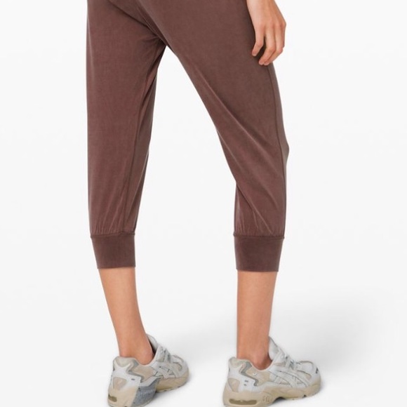 Lululemon Lost in Leisure Crop Pant - size 10 - Picture 3 of 8